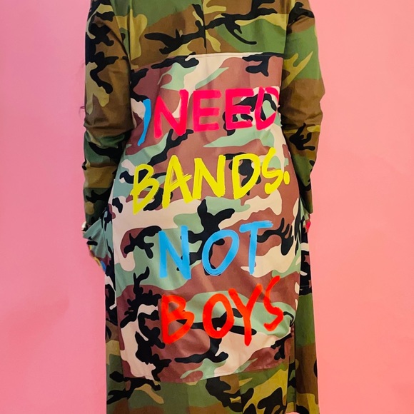 J. ELISE BOUTIQUE MULTICOLOR GRAPHIC SLOGAN LONG SLEEVE GREEN CAMOUFLAGE COAT - Picture 3 of 5